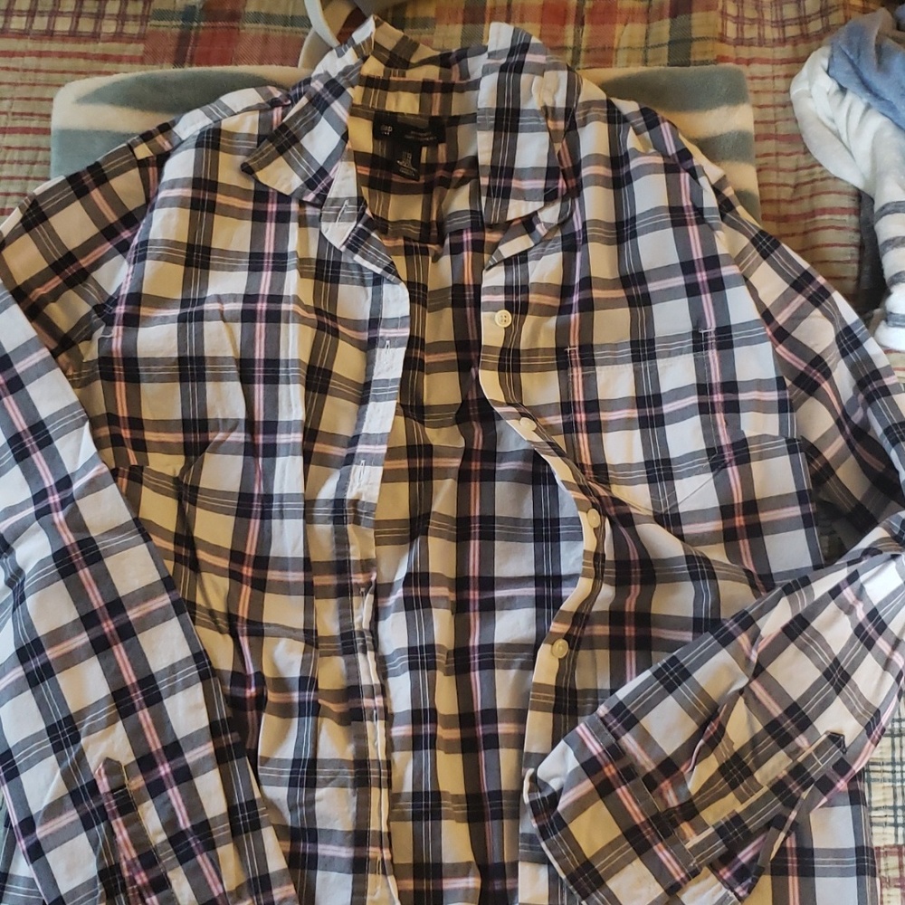 Gap long sleeved button up shirt